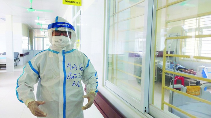 Nhà báo Anh Văn trong lần công tác tại tâm dịch COVID -19.